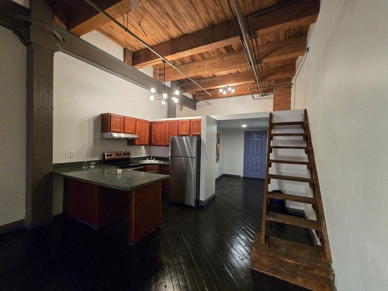 Primary Photo - 743 Beaubien St