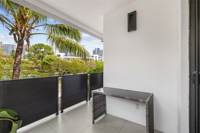 Building Photo - 442 SW 15th Rd