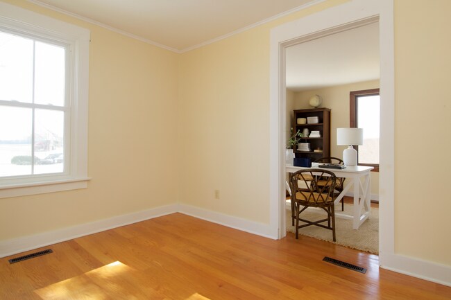 Building Photo - Spacious Renovated Colonial on The Lebanon...