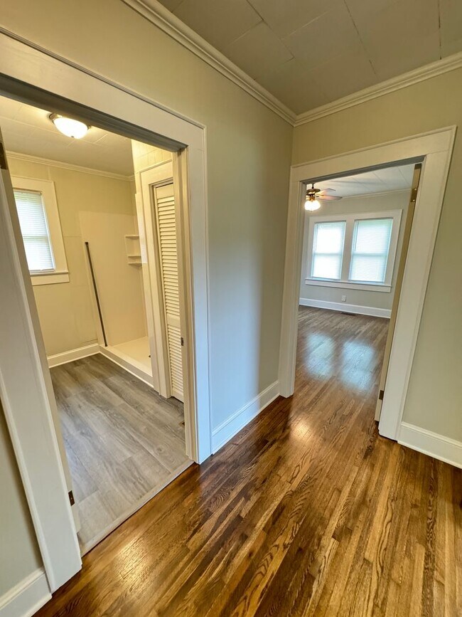 Building Photo - Charming Country Retreat – Peaceful Living...