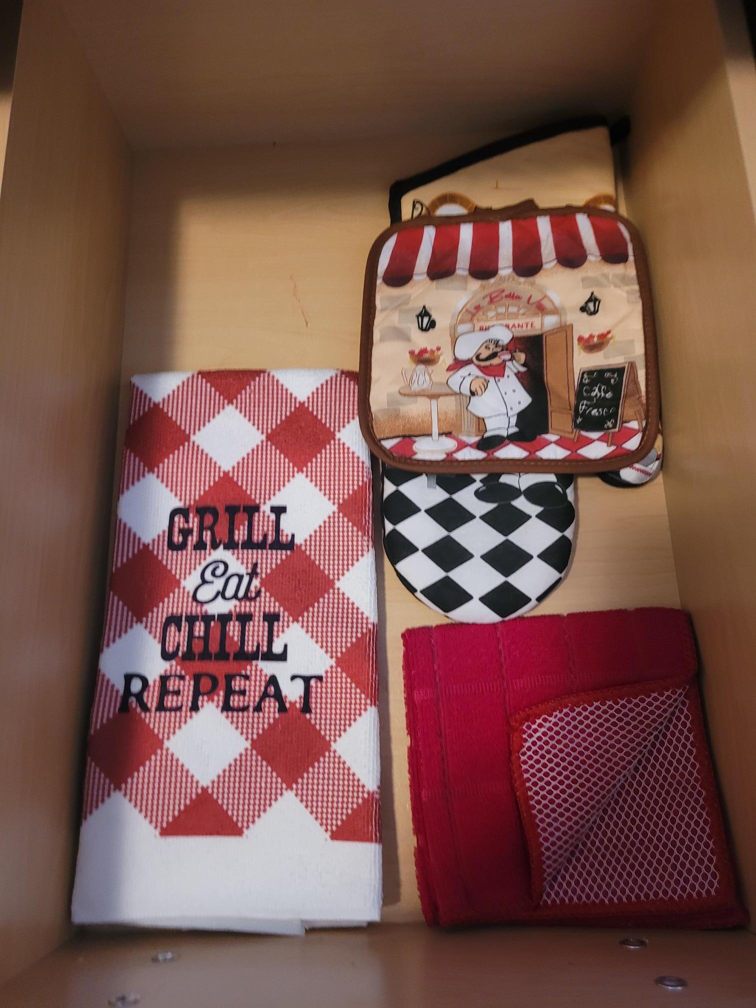 KITCHEN LINENS - 1713 Anderson St