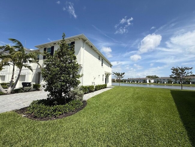 Building Photo - 6931 Harbours Edge Ave