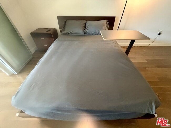 Building Photo - 901 Flower St