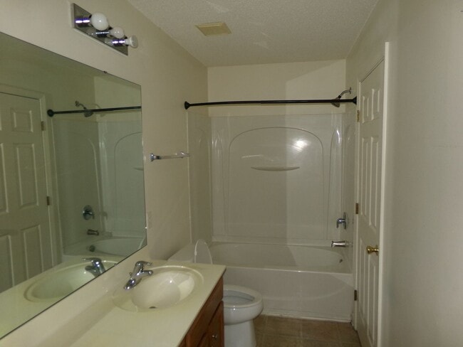 Building Photo - Greensboro Townhouse near Wendover Ave and I-40.