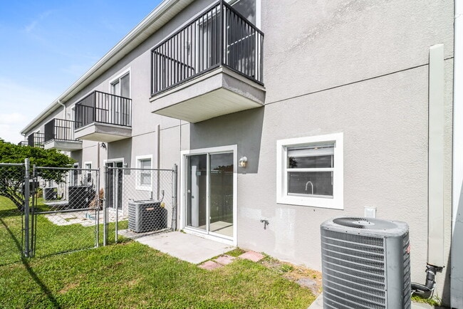 Building Photo - 7041 Opal Dr