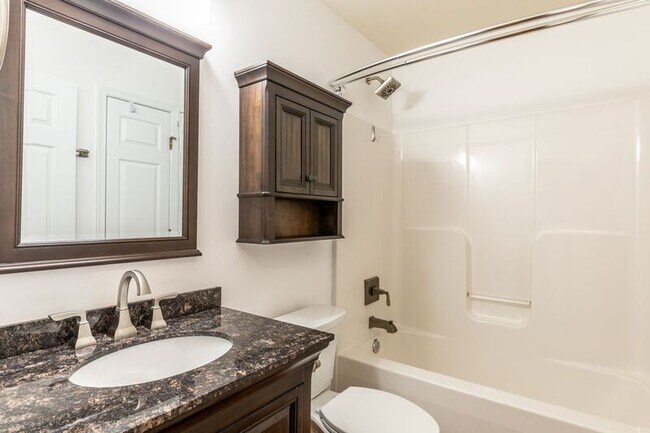 Building Photo - 2455 N Berkshire Rd