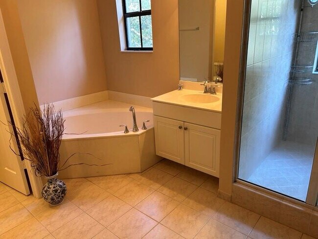 Building Photo - 6132 Grand Cypress Cir W