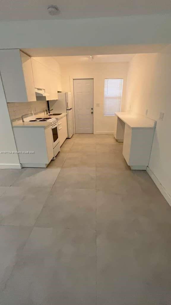 Building Photo - 780 NE 122nd St