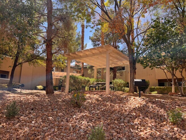 Building Photo - 1613 Cardinal Bluff Dr