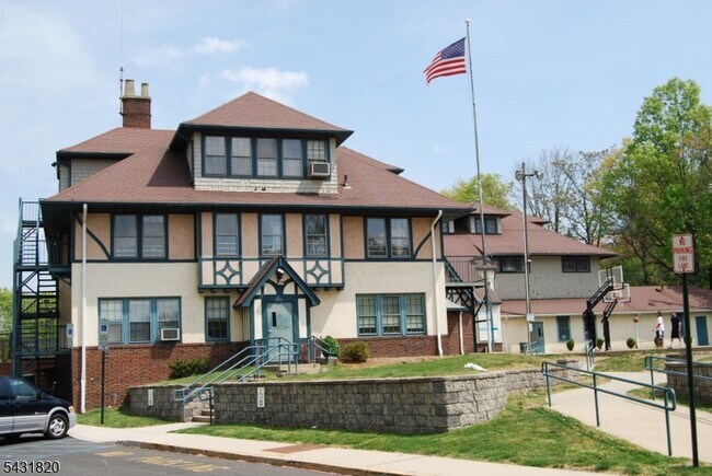 Building Photo - 511 Scotland Rd