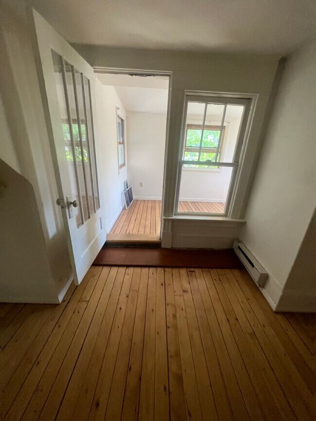 Building Photo - 52 Hickok Pl