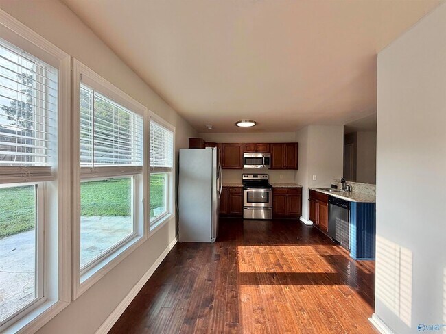 Building Photo - 2110 Fernbrook Dr NE