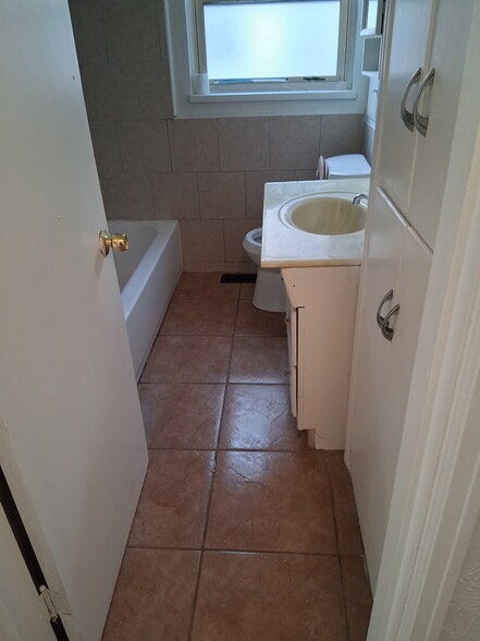 Building Photo - 1063 Pritz Ave