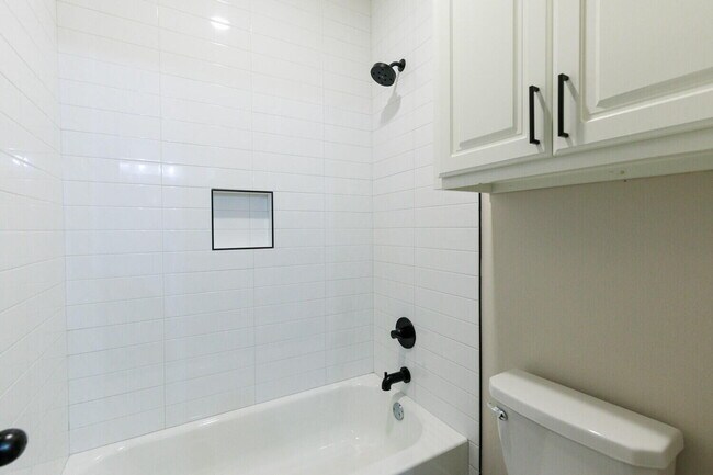 Building Photo - 5825 Grinnell St