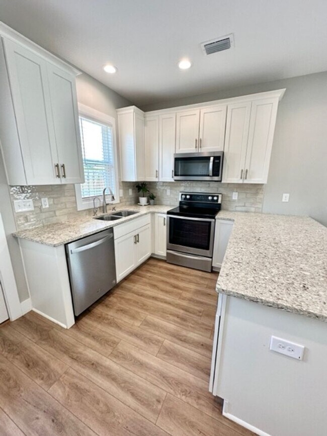 Building Photo - 433 Adams Avenue Valparaiso, FL 32580