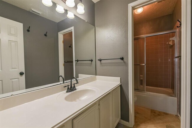 Building Photo - 2509 S Mission Cir
