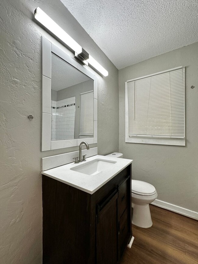 Building Photo - Wascher  Duplex