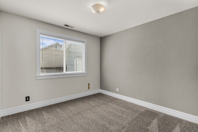 Building Photo - Charming Kaysville Home in Quiet Cul-de-Sac Near Trails