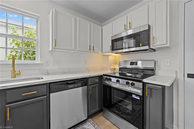 Building Photo - Earn Wealth While Leasing - Like a Homeown...