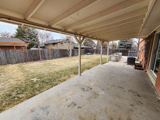 Building Photo - Spacious 5 Bed Home with Finished Basement, Multiple Living Areas & Private Backyard