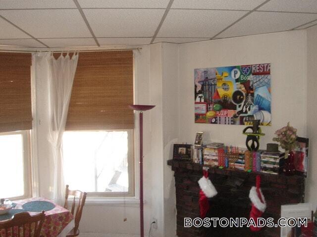 Building Photo - 879 Beacon St