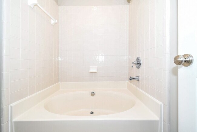 Building Photo - 3123 Olde Sutton Parke Dr