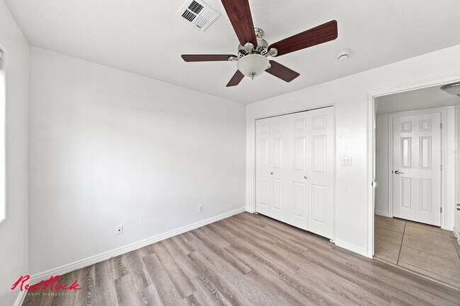 Building Photo - 1301 W Indian Hls