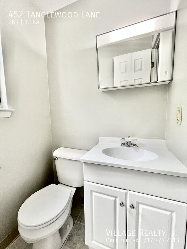 Building Photo - 452 Tanglewood Ln