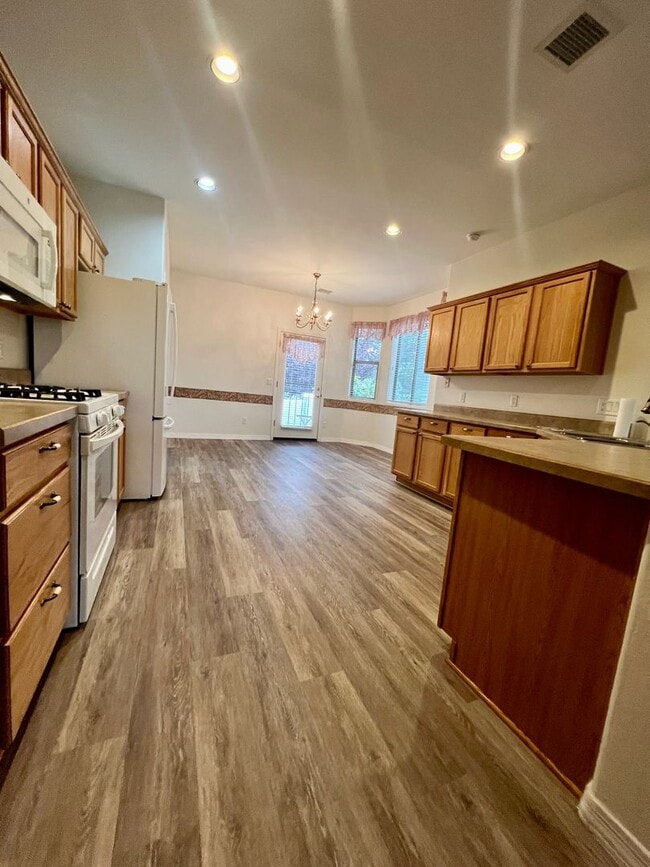 Building Photo - Gorgeous home in Viewpoint!