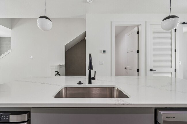 Building Photo - New Construction Townhome For Lease downtown Tampa, Ybor City, Gas Worx