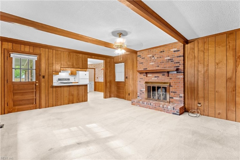 Building Photo - 2313 Lloyd Dr
