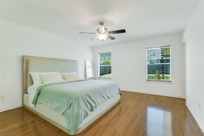 Building Photo - 201 Woodley Rd