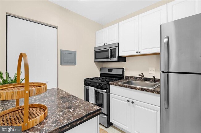 Building Photo - 5500 Friendship Blvd