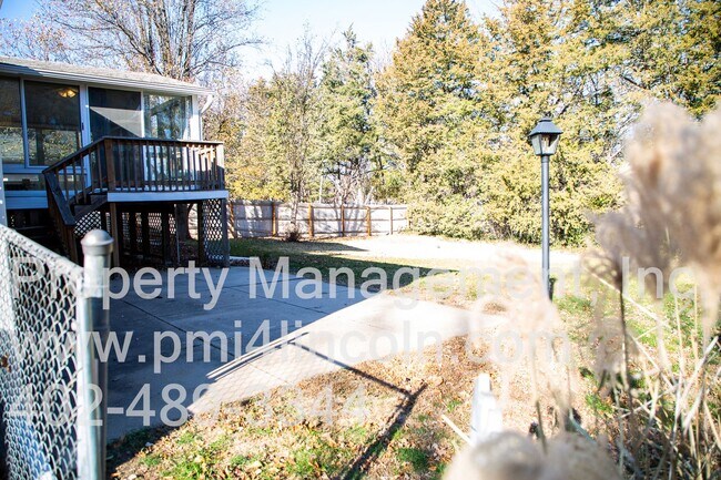 Building Photo - 8030 N Hazelwood Dr