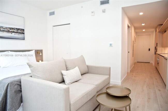 Building Photo - 225 N Miami Ave