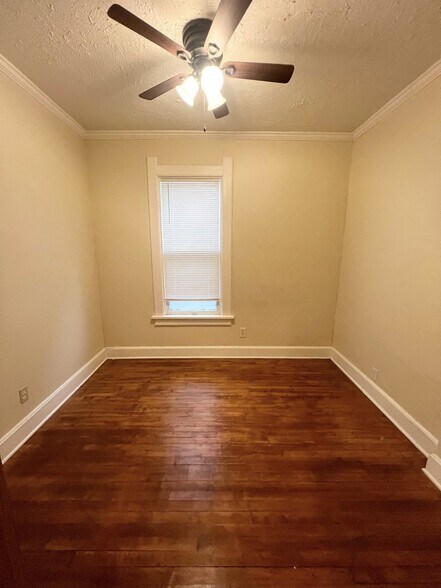 Building Photo - 3336 N Bartlett Ave