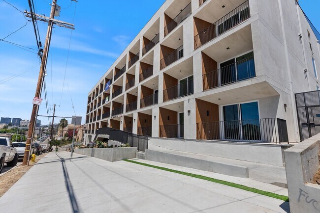 Building Photo - BRAND NEW CONSTRUCTION - Move-In Special 8...