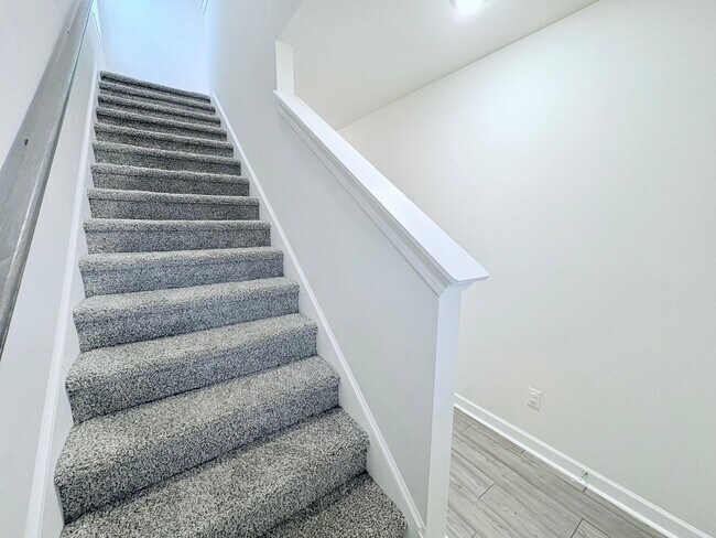 Building Photo - 220 Coulter Ct