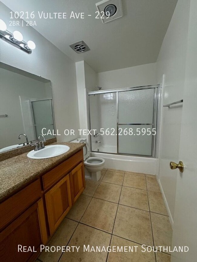 Building Photo - 2 Bedroom/ 2 Bath Spacious Apartment in Do...