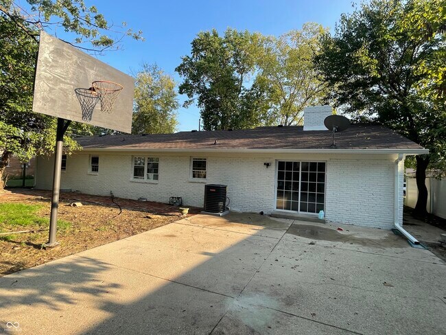 Building Photo - 1416 Miami Ct S