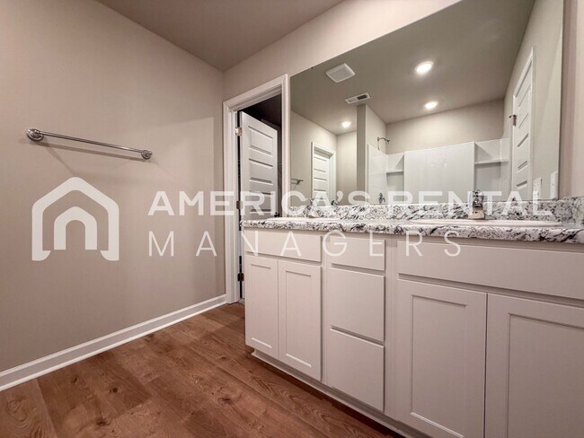 Building Photo - Spacious 4-Bedroom Home with Upstairs Loft!