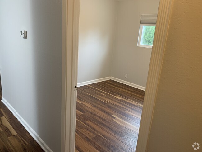 Building Photo - 1521 Colwood Dr