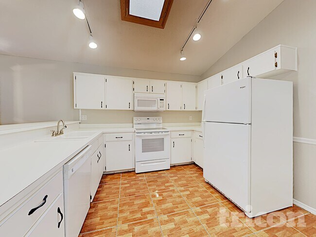 Building Photo - 3910 Creek Woods Dr