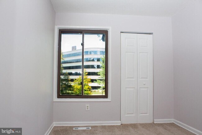 Building Photo - 2208 Southgate Square