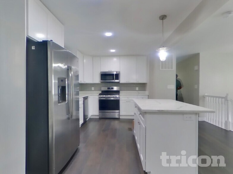 Building Photo - 6022 Lucente Ave