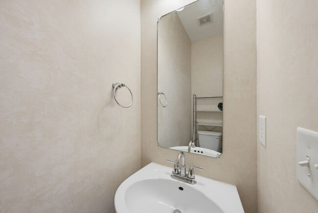 Building Photo - 106 Anterbury Dr