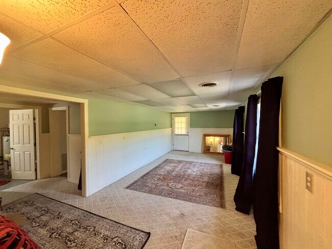 Building Photo - 353 Forest Rd
