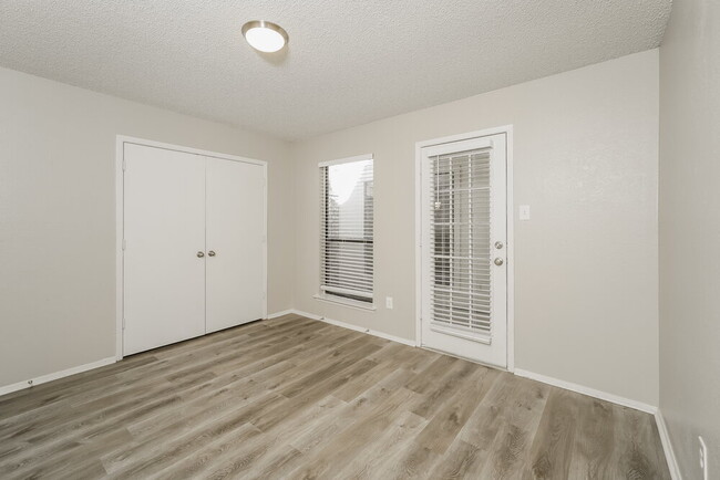 Building Photo - 10312 Lone Pine Ln