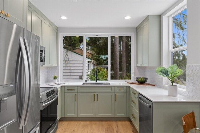 Kitchen - 2151 N 147th St