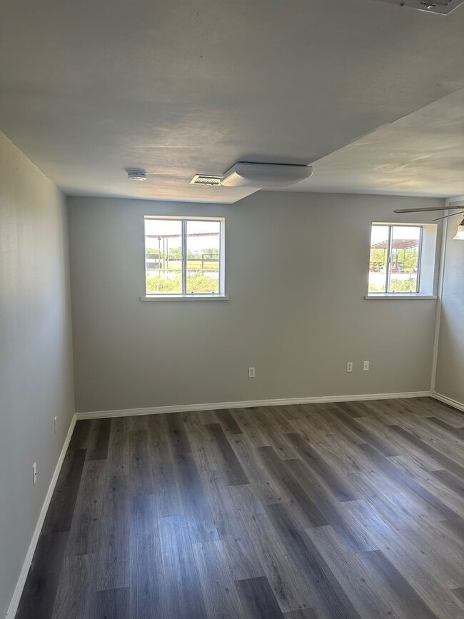 Building Photo - 8280 S State Hwy 78